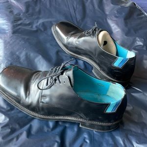 John Fluevog Black Leather Blue Detail